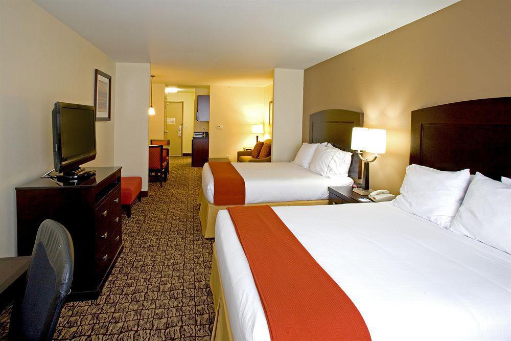 Holiday Inn Express Uvalde, An Ihg Hotel Εξωτερικό φωτογραφία