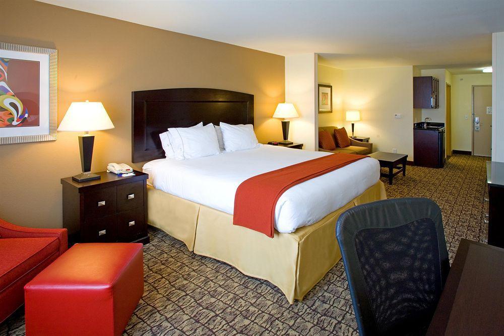 Holiday Inn Express Uvalde, An Ihg Hotel Εξωτερικό φωτογραφία