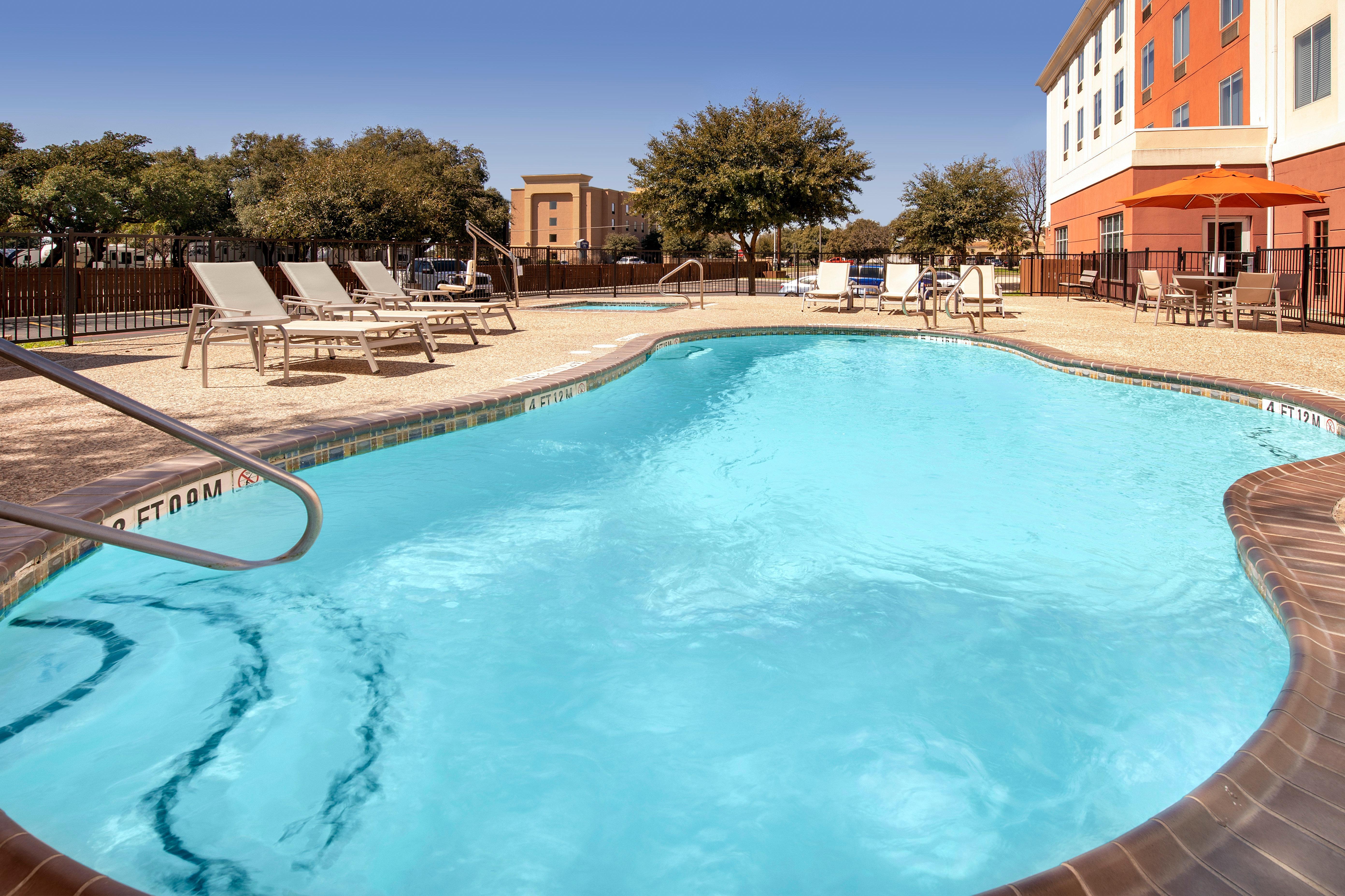 Holiday Inn Express Uvalde, An Ihg Hotel Εξωτερικό φωτογραφία